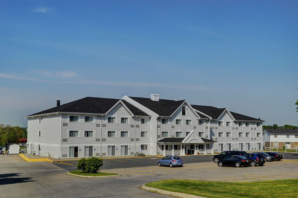 Quality Inn & Suites Bathurst Exterior photo