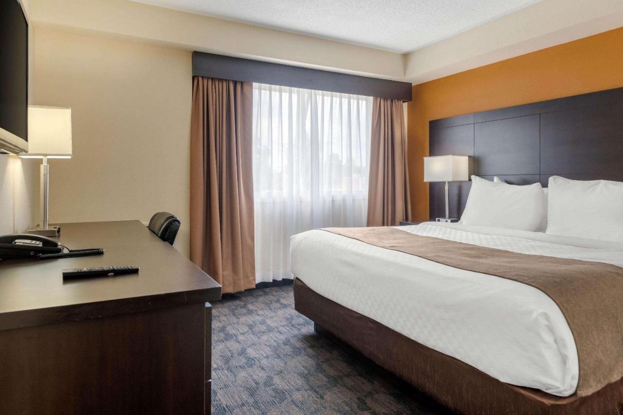 Quality Inn & Suites Bathurst Exterior photo